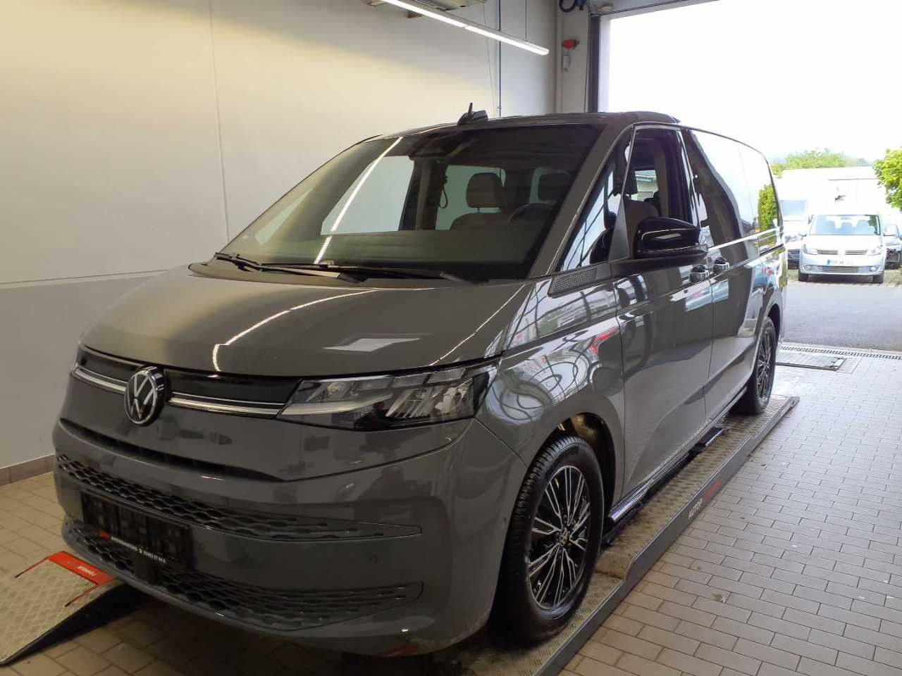 Volkswagen T7 Multivan Lang Life 2.0TDI DSG 8SITZE AHK KAM foto 2