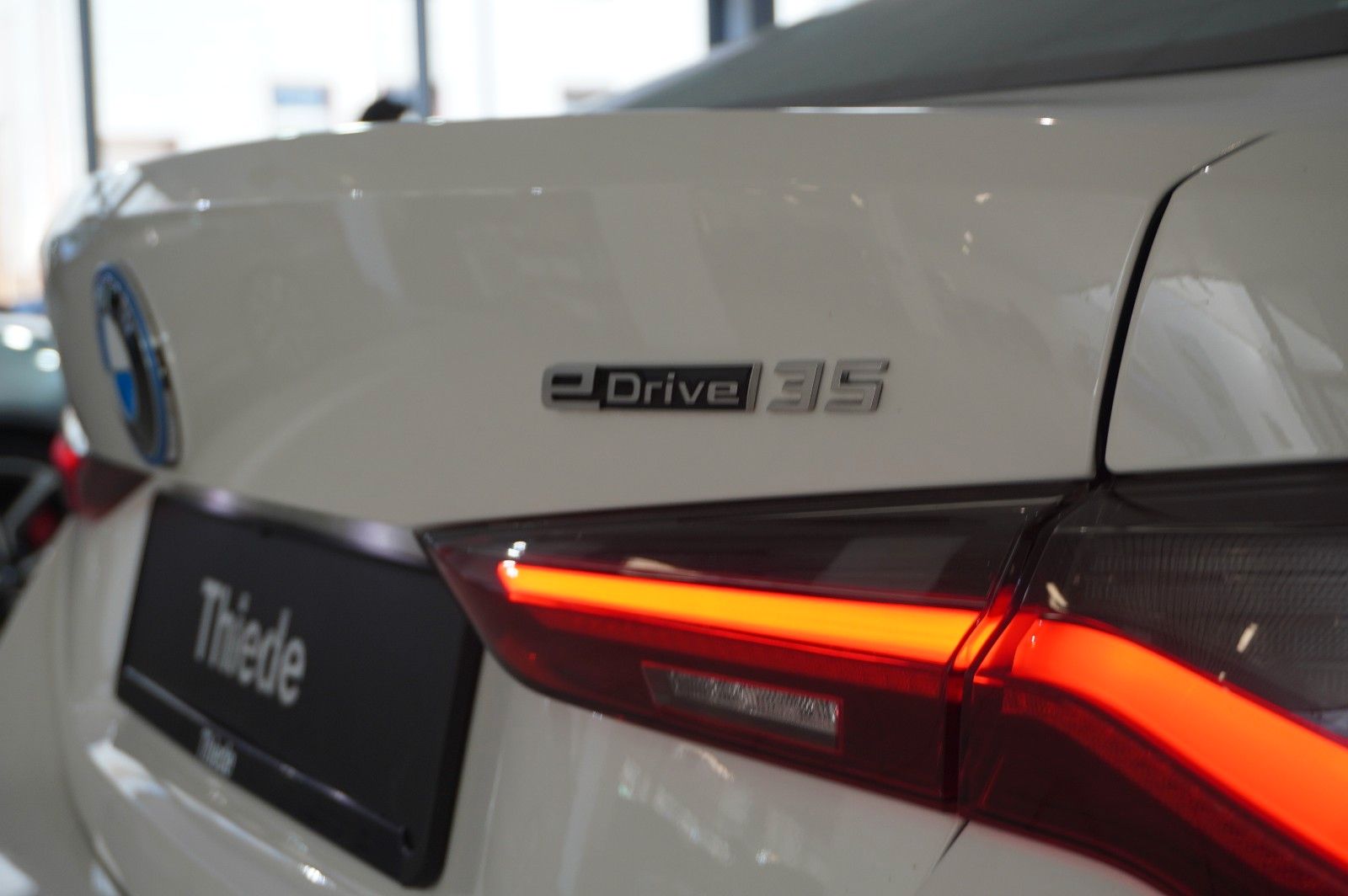 Fahrzeugabbildung BMW i4 Gran Coupe 35 eDrive 70KWH NAVI/KAMERA/SPORT