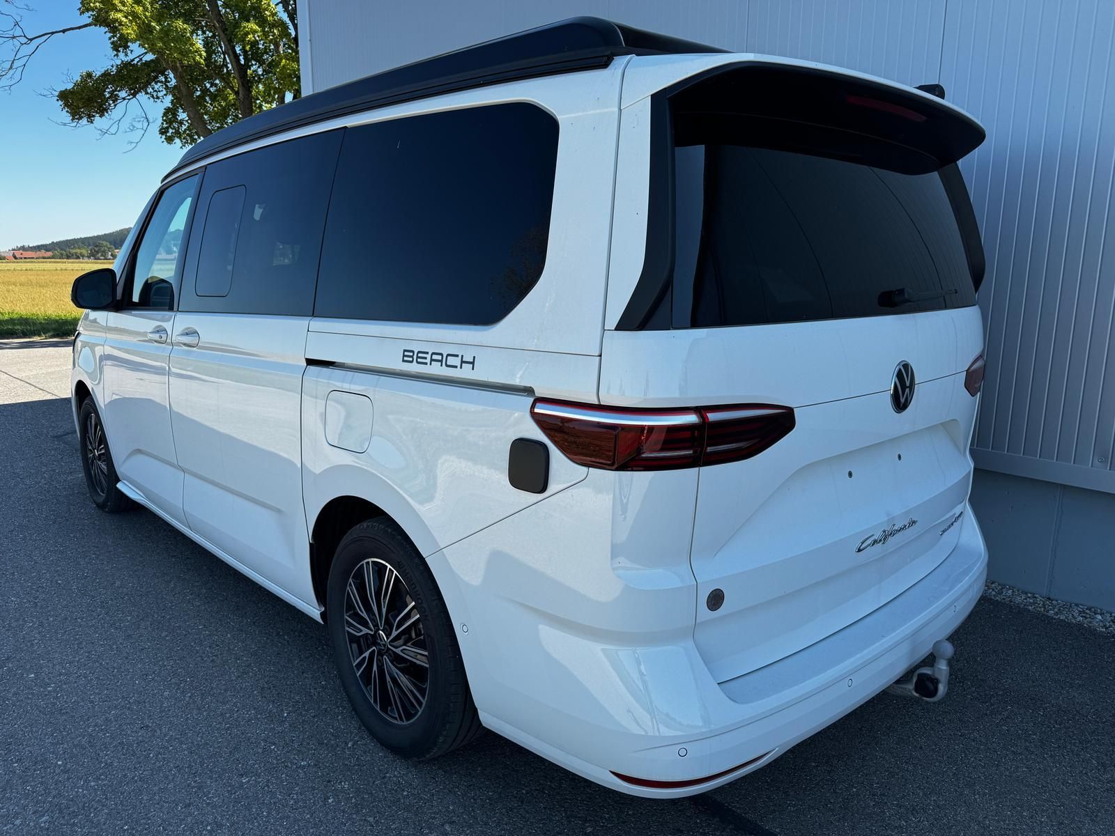 Volkswagen T7 California Beach Camper eHybrid 4MOTION 1.... imagem 3