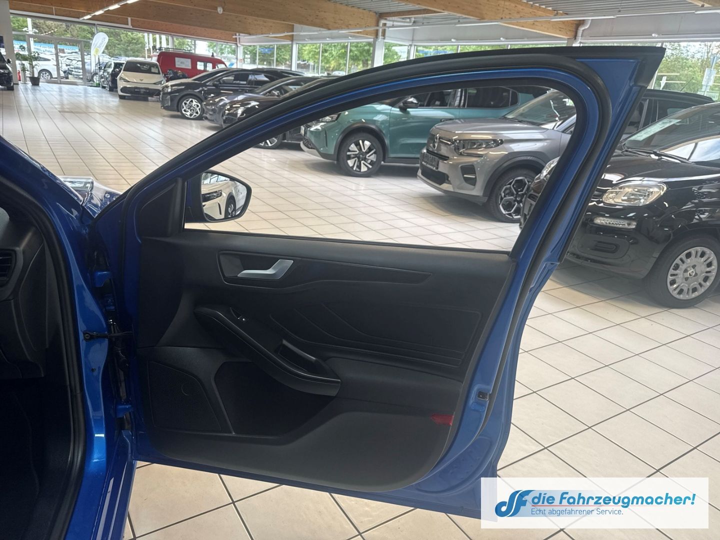 Fahrzeugabbildung Ford Focus Turnier ST-Line Navi LED ACC Apple CarPlay
