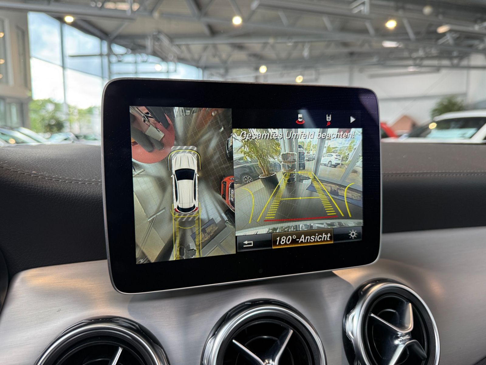 Fahrzeugabbildung Mercedes-Benz GLA 250 4Matic AMG Line AHK PANO 360°