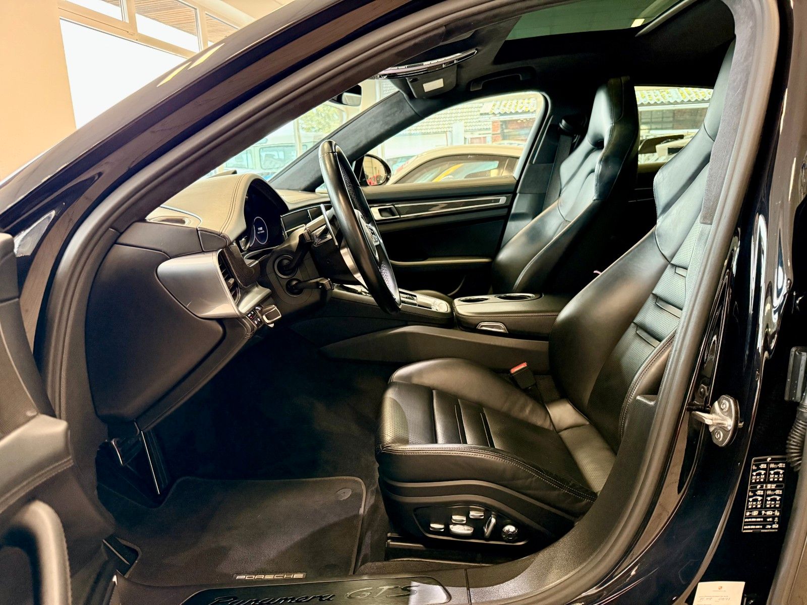 Fahrzeugabbildung Porsche Panamera GTS SportDesign/Panorama/ACC/Carbon/DAB