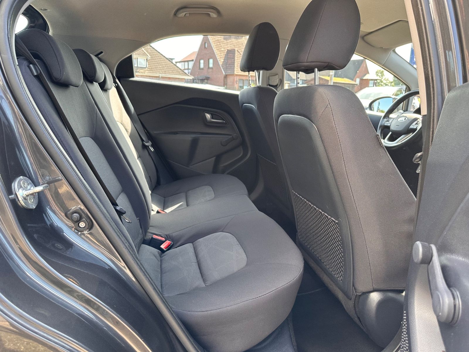 Fahrzeugabbildung Kia Rio 1.2 Sensation Klima/Allwetter/Bluetooth