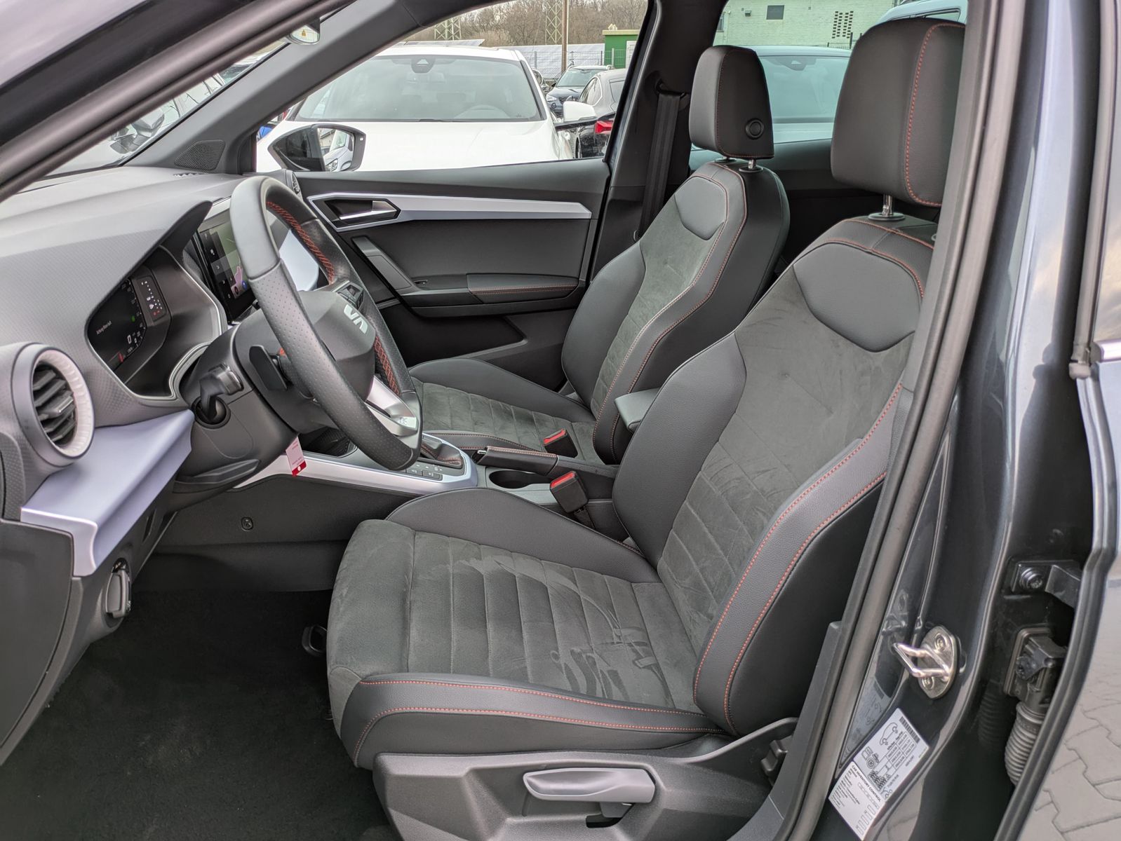 Fahrzeugabbildung SEAT Arona 1.0 TSI FR DSG AHK*ACC*LED*APP*DAB*KAMERA