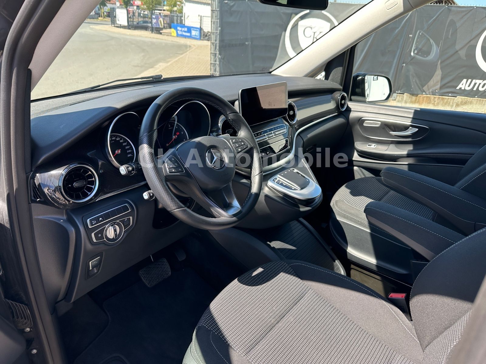 Fahrzeugabbildung Mercedes-Benz V 300d EDITION 4MATIC lang/7 Sitze/Navi/LED/AHK