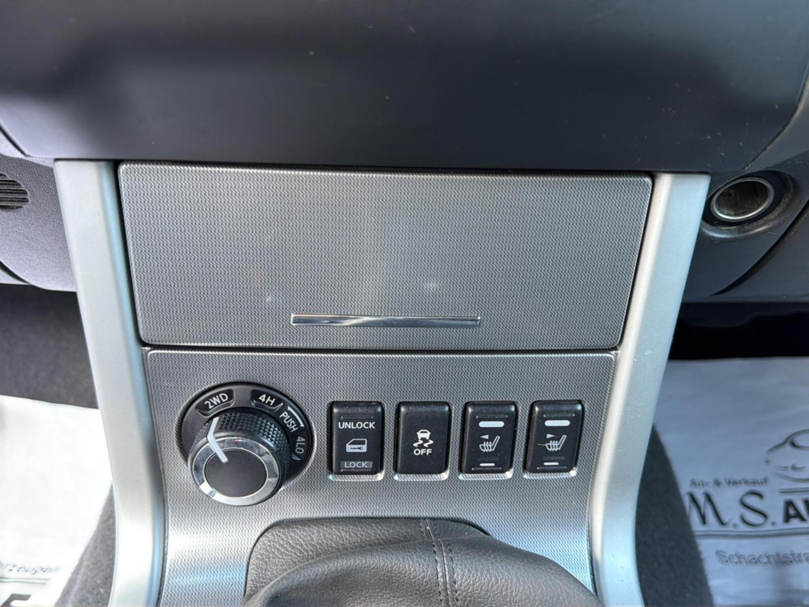 Nissan Navara King Cab SE 4x4 2.5 dCi 190 ch BVM / Attelage / Sièges chauffants / Régulateur de vitesse / 1ère main