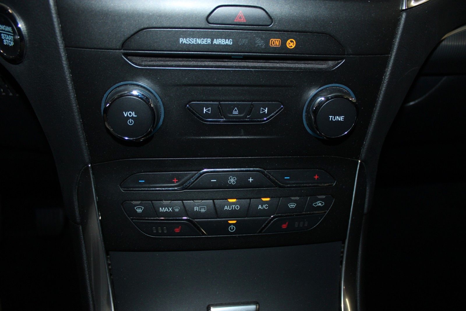Fahrzeugabbildung Ford Galaxy Titanium 7-Sitzer DAB NAVI CAM WinterPak.