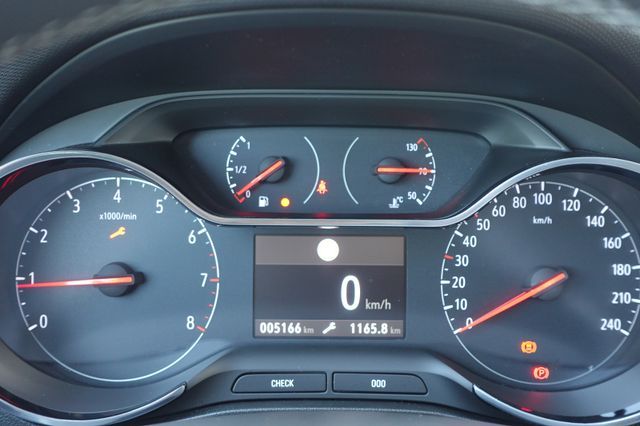 Fahrzeugabbildung Opel Crossland 1.2 Turbo Elegance KlimaA,LED,Navi,SHZ