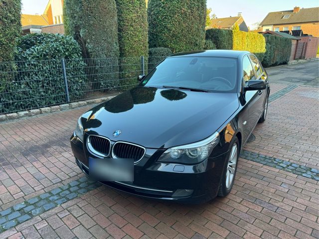 BMW 520d Automatik Limousine schwarz Metal...