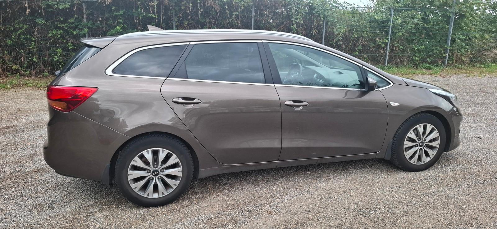 Kia cee'd Sportswagon 1.6 GDI Dream-Team Edition...