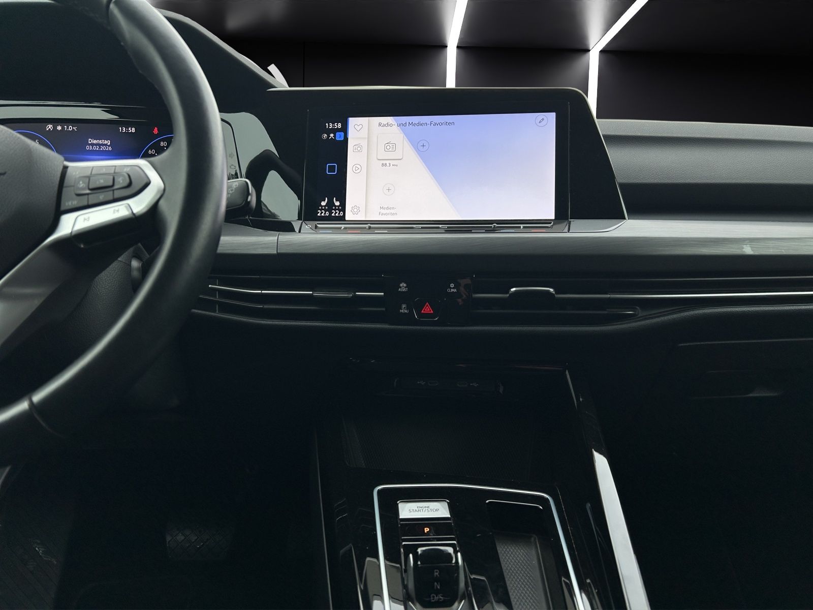 Fahrzeugabbildung Volkswagen Golf VIII Variant TSI Style DSG 4M Matrix Navi A