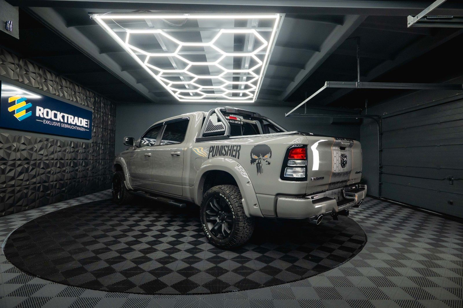 Fahrzeugabbildung Dodge RAM 5.7 V8 HEMI 4x4 OFFROAD Night PUNISHER 19%