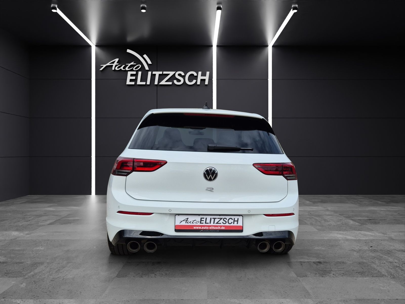 Fahrzeugabbildung Volkswagen Golf VIII R DSG 4M LEDplus Navi AID Pano Akra AC