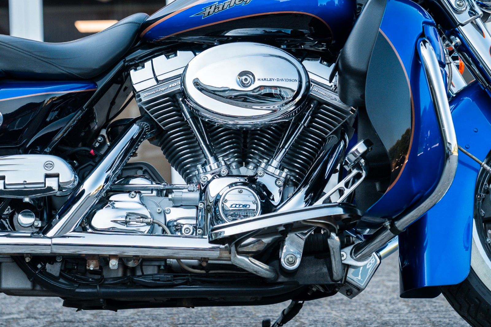 Fahrzeugabbildung Harley-Davidson FLHTCSE CVO Screamin Eagle E-Glide - Twin Cam