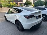 Tesla Model Y  SR mit BYD Akku - Tesla Gebrauchtwagen von 2024