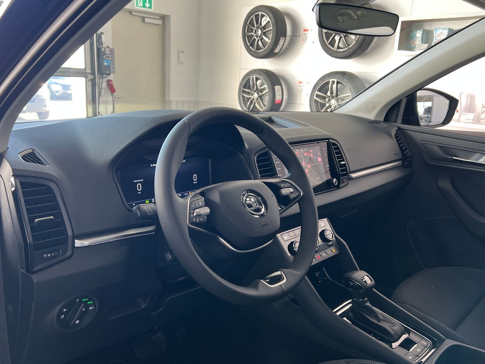 Fahrzeugabbildung SKODA Karoq DRIVE 1.5 TSI DSG *AHK, ACC, LED, Virtual