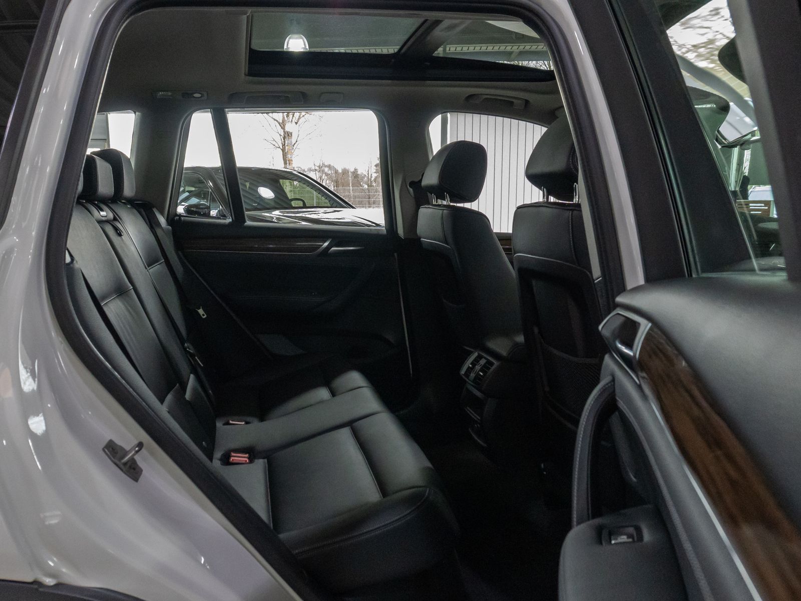Fahrzeugabbildung BMW X3 xD30d Panorama HUD HiFi Xenon PDC Sport Leder