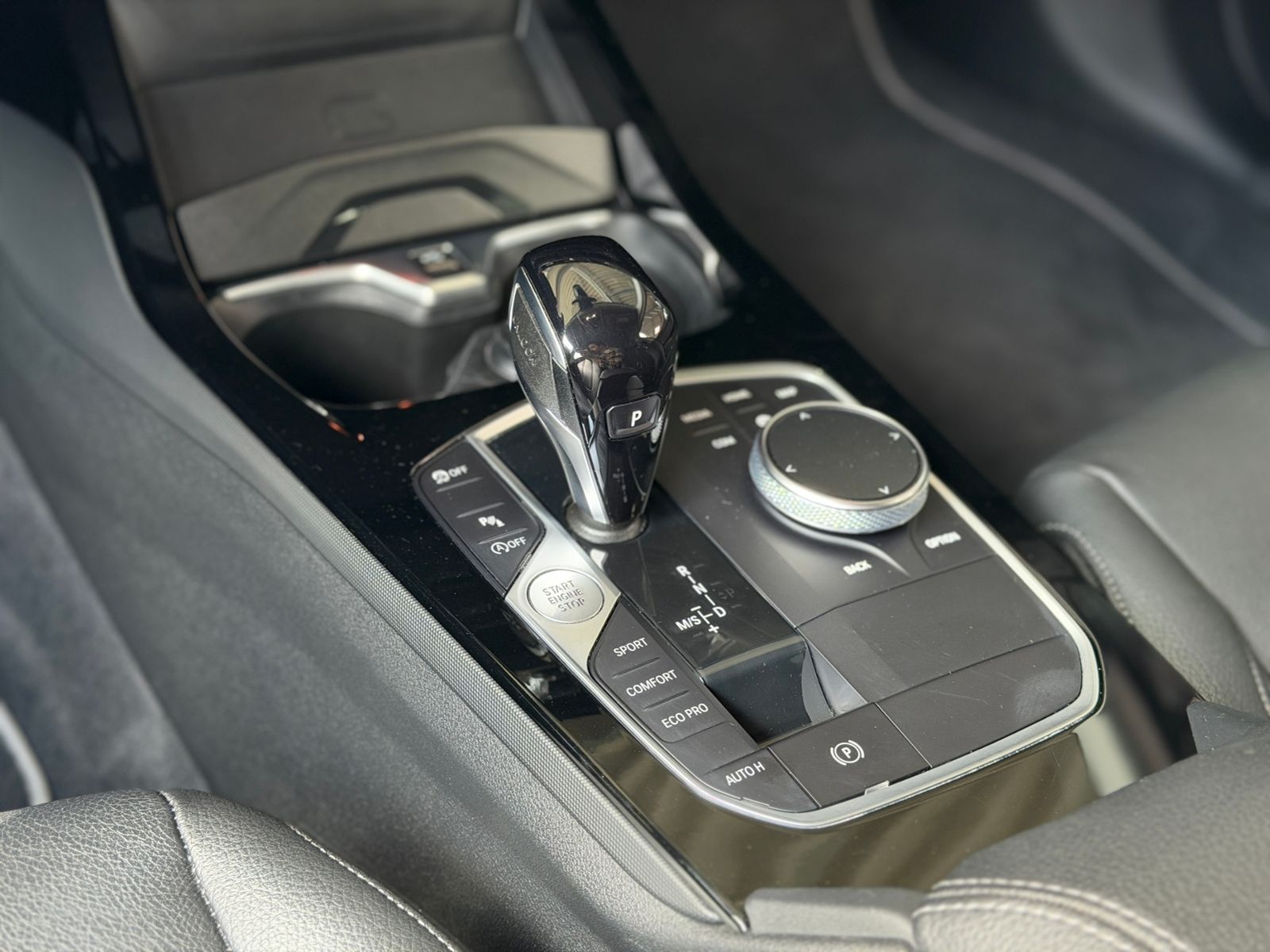 Fahrzeugabbildung BMW 218i Gran Coupe Luxury Line Shadow LED NAV SHZ