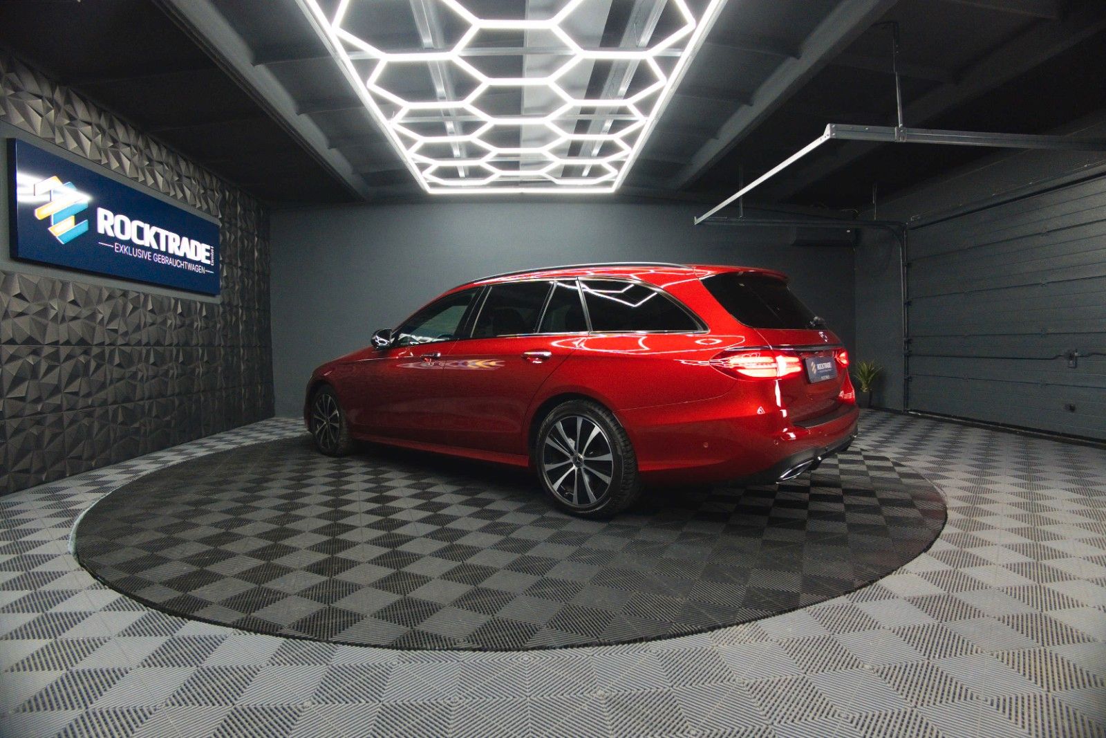 Fahrzeugabbildung Mercedes-Benz E 400d T 4Matic AMG Night-Paket ACC Widescreen