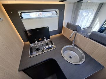 Sunlight Adventure T 68 Combi 6E TV-Paket AWT isoliert 8G