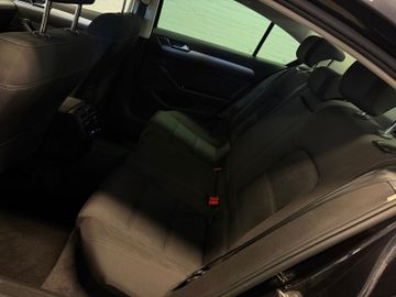 Volkswagen Passat - 10