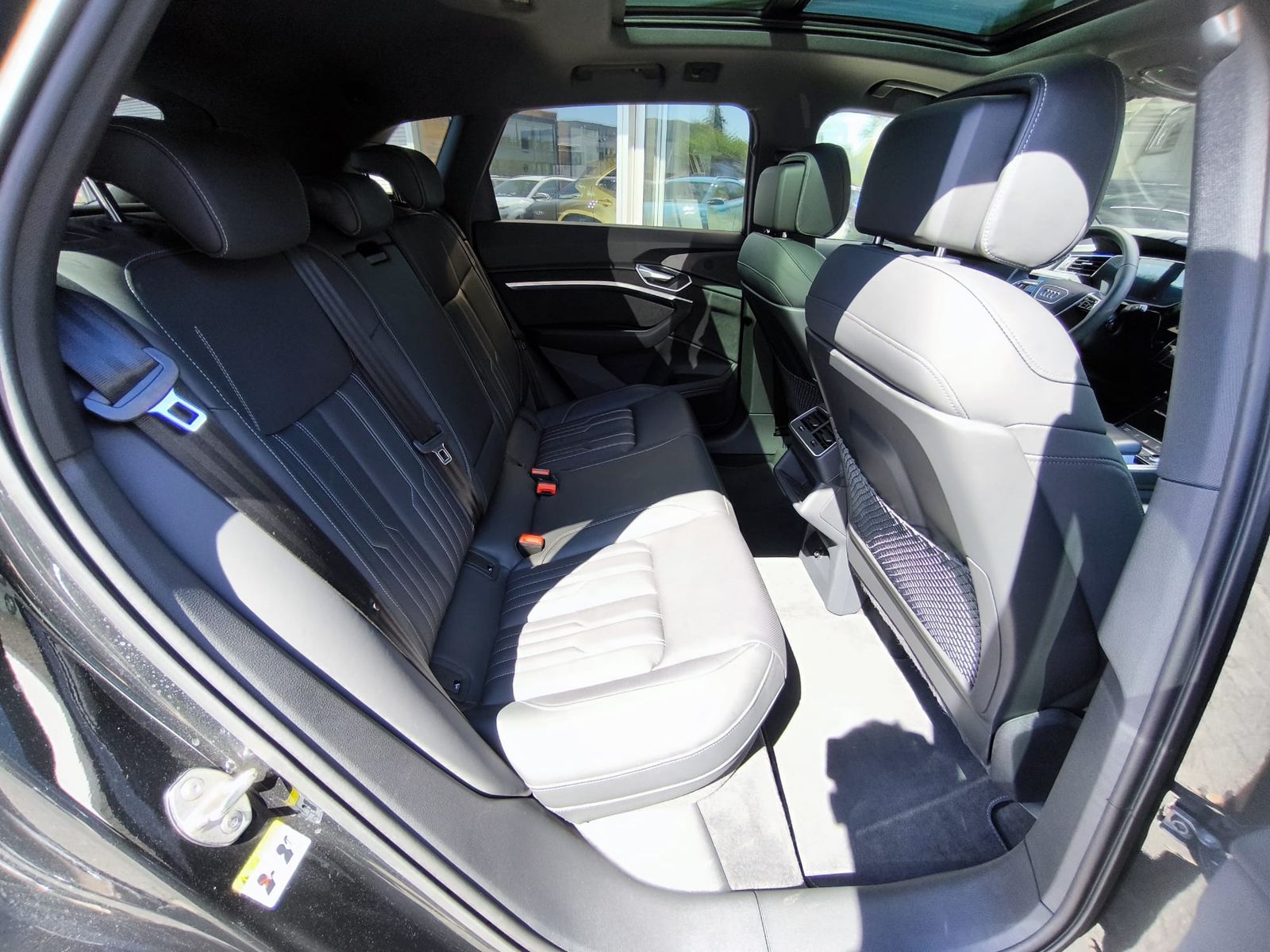 Fahrzeugabbildung Audi e-tron S LINE BLACK EDITION PANO+MEMO+SHZ+360+