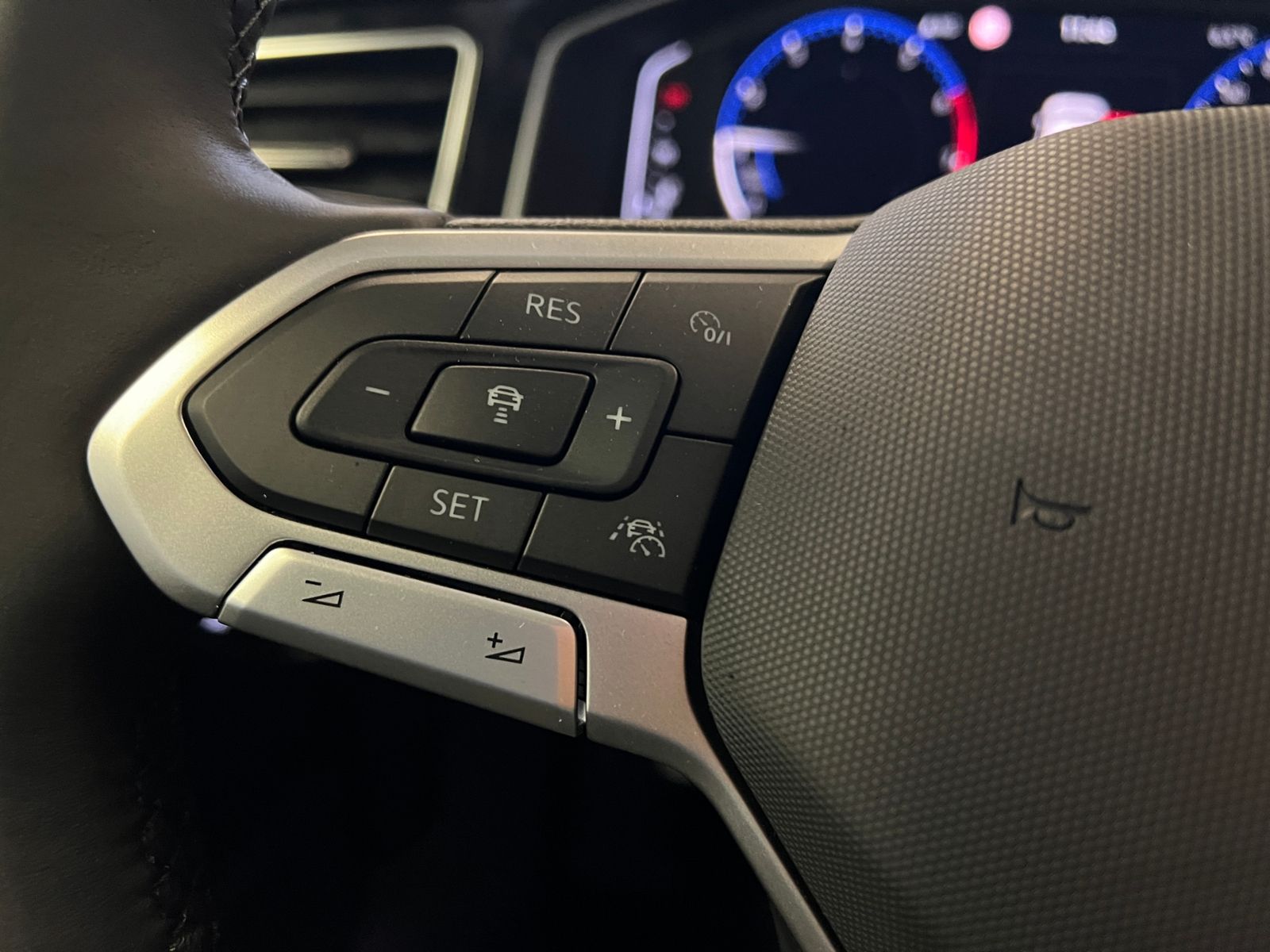 Fahrzeugabbildung Volkswagen Polo Style 1.0 TSI *15"-LM, Navi, ACC*