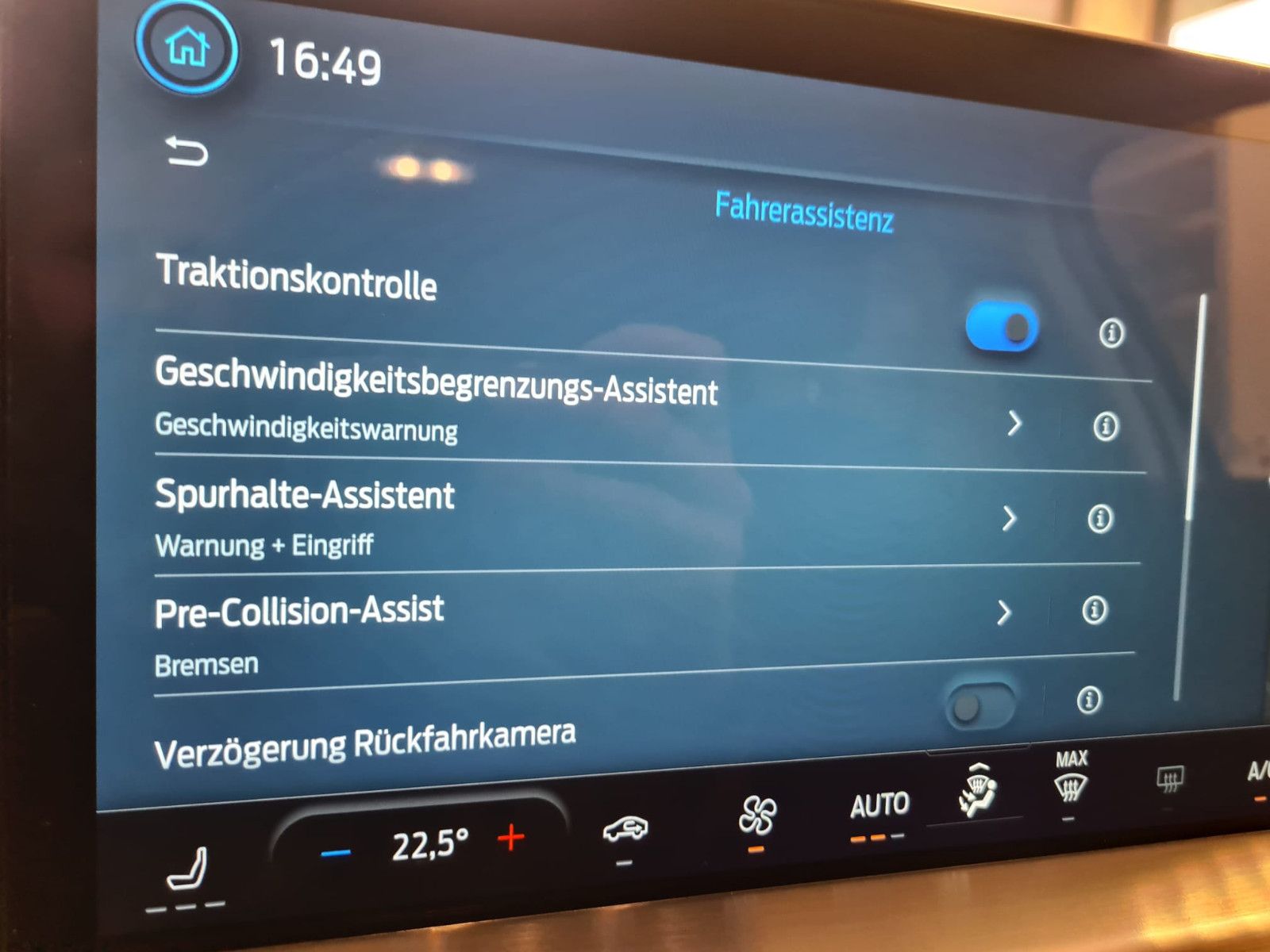 Fahrzeugabbildung Ford Focus Turnier Titanium / 1. Hand / SCHECKHEFT