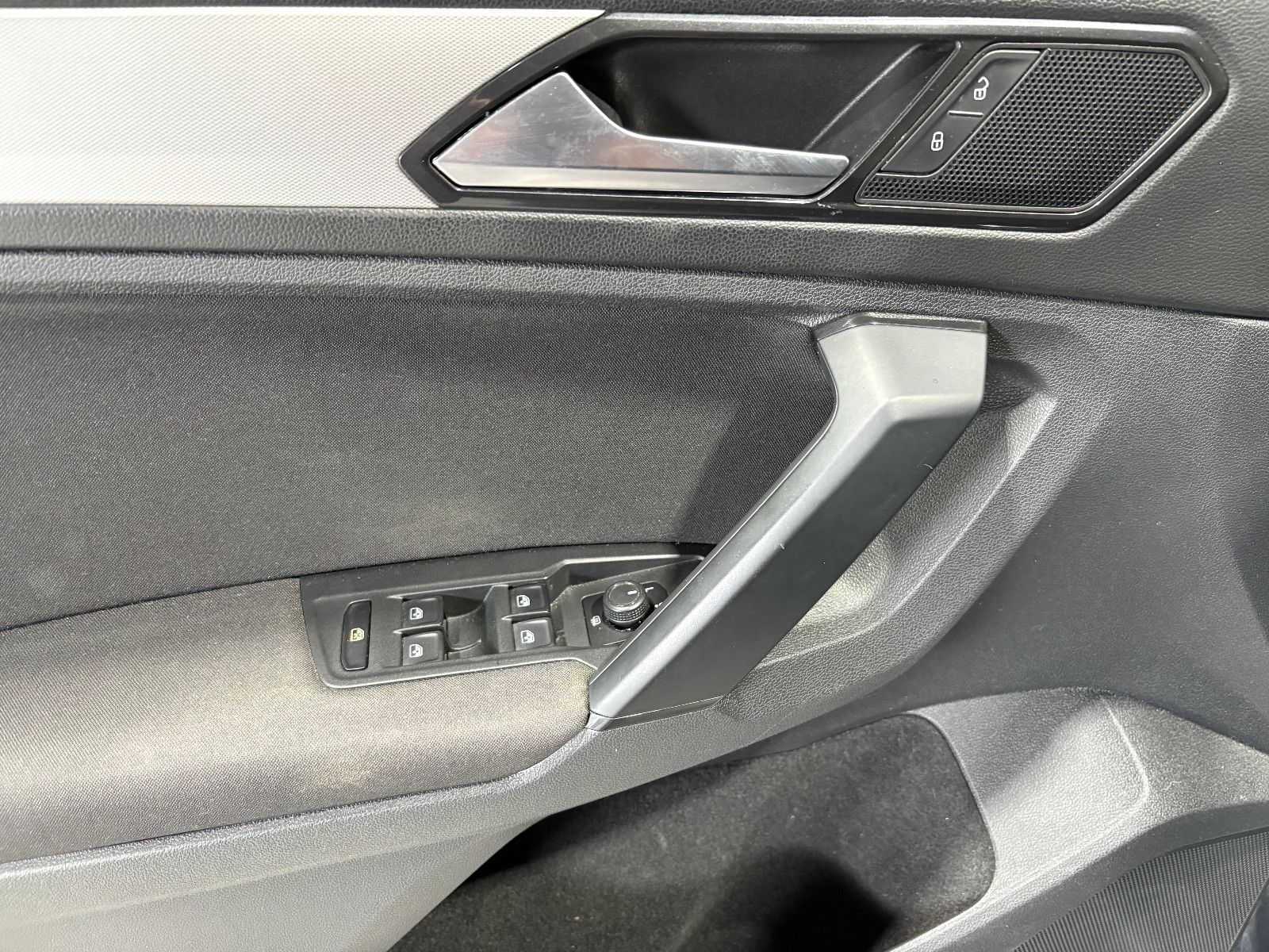 Fahrzeugabbildung Volkswagen Tiguan Trendline BMT/Start-Stopp/8-FACH/PDC/SHZ/