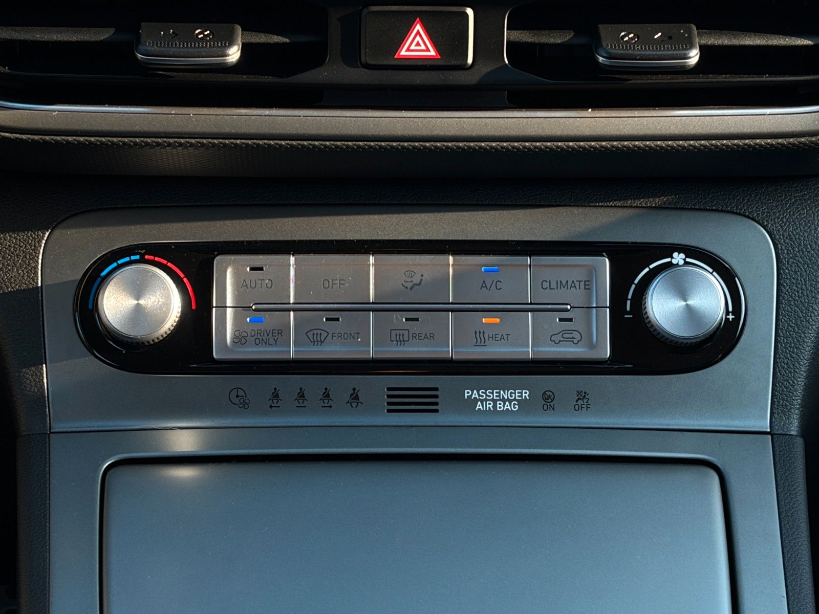 Fahrzeugabbildung Hyundai KONA E Select ACC Cam PDC LFA LKA LHZ SHZ