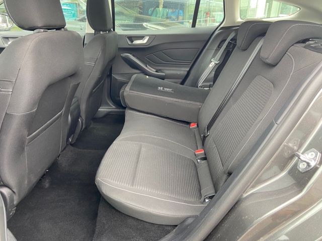 Fahrzeugabbildung Ford Focus Turnier Titanium NAVI+RFK , AHK abnehmbar