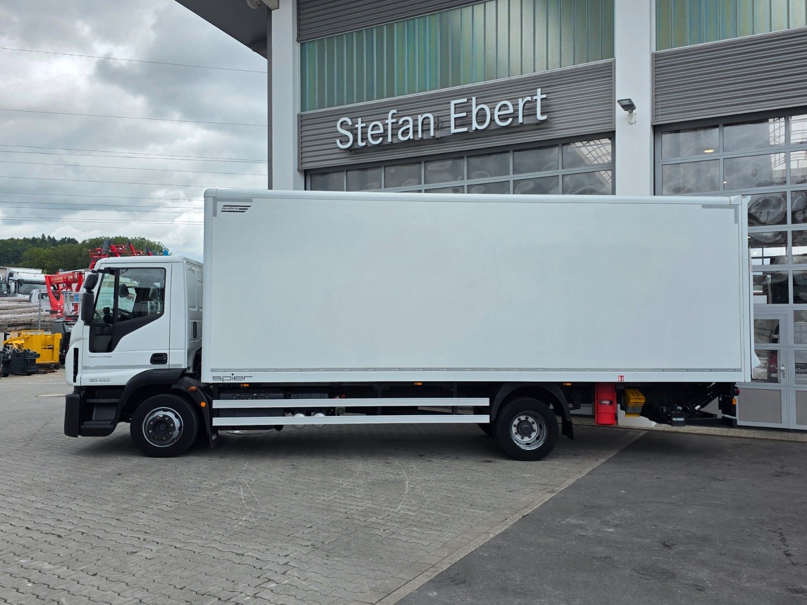 Fahrzeugabbildung Iveco Eurocargo ML120E25 LBW Palfinger 1.500kg
