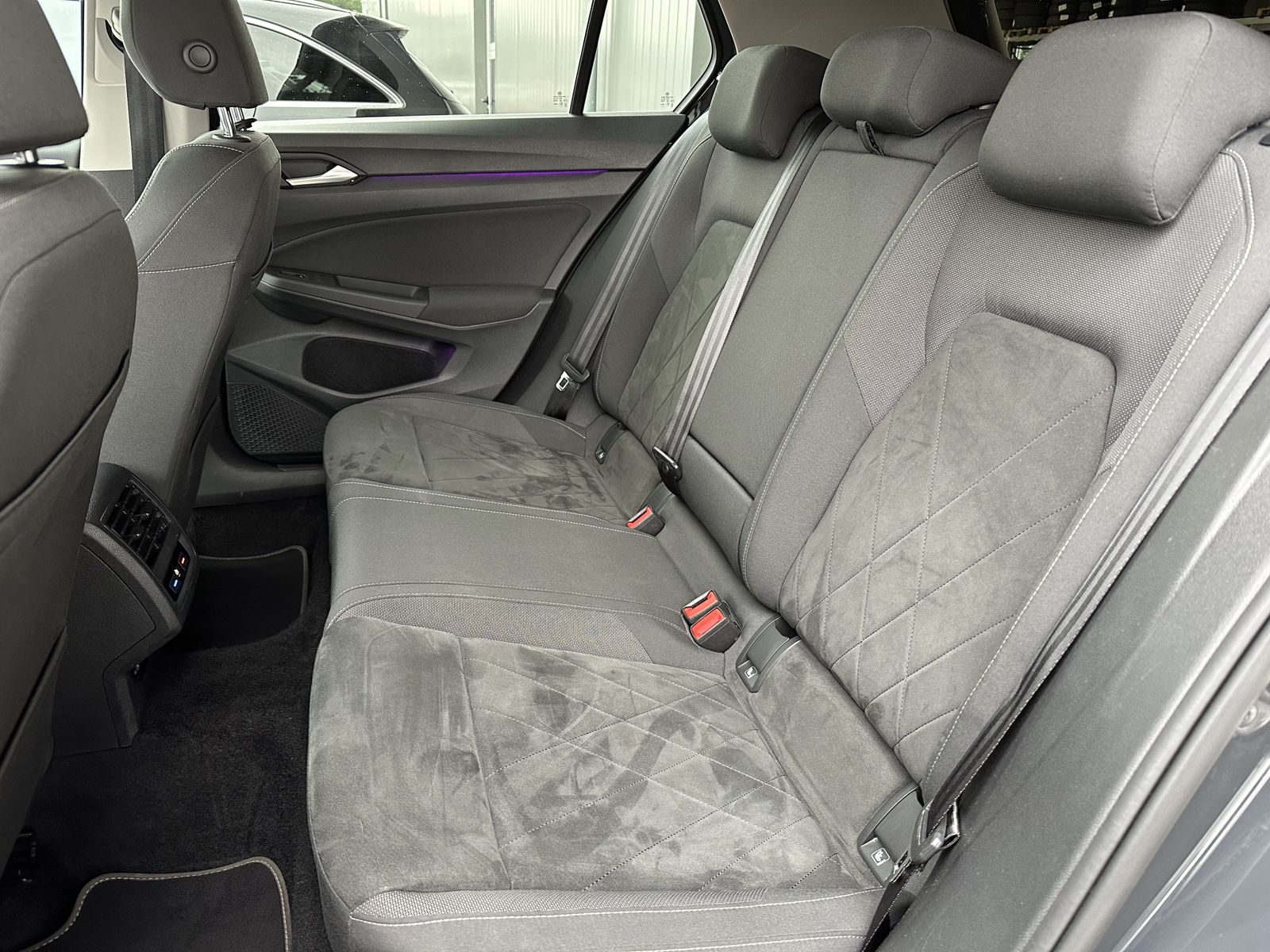 Fahrzeugabbildung Volkswagen Golf 1.5 TSI Style NAV+LED+AHK+ACC+VCOCK+MASSAGE