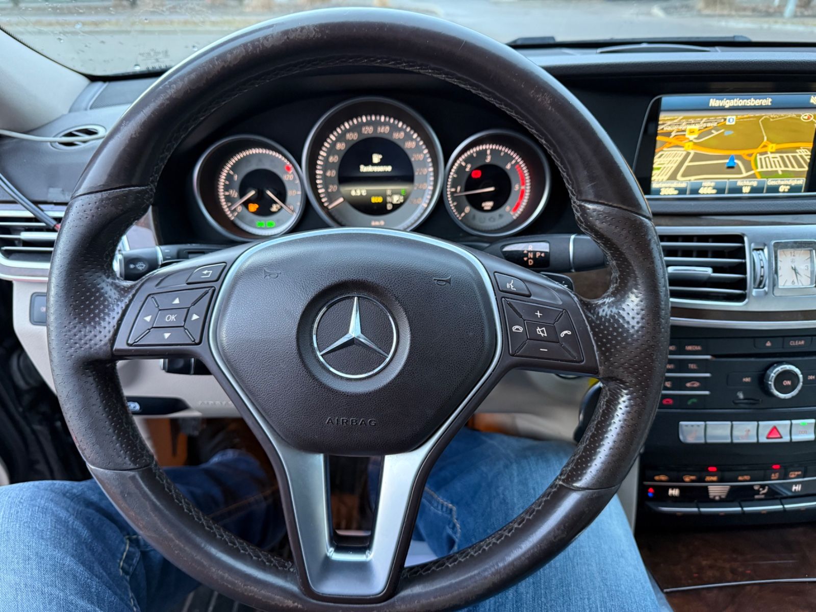 Fahrzeugabbildung Mercedes-Benz E 200 BlueTEC T AVANTGARDE 7 Sitzer