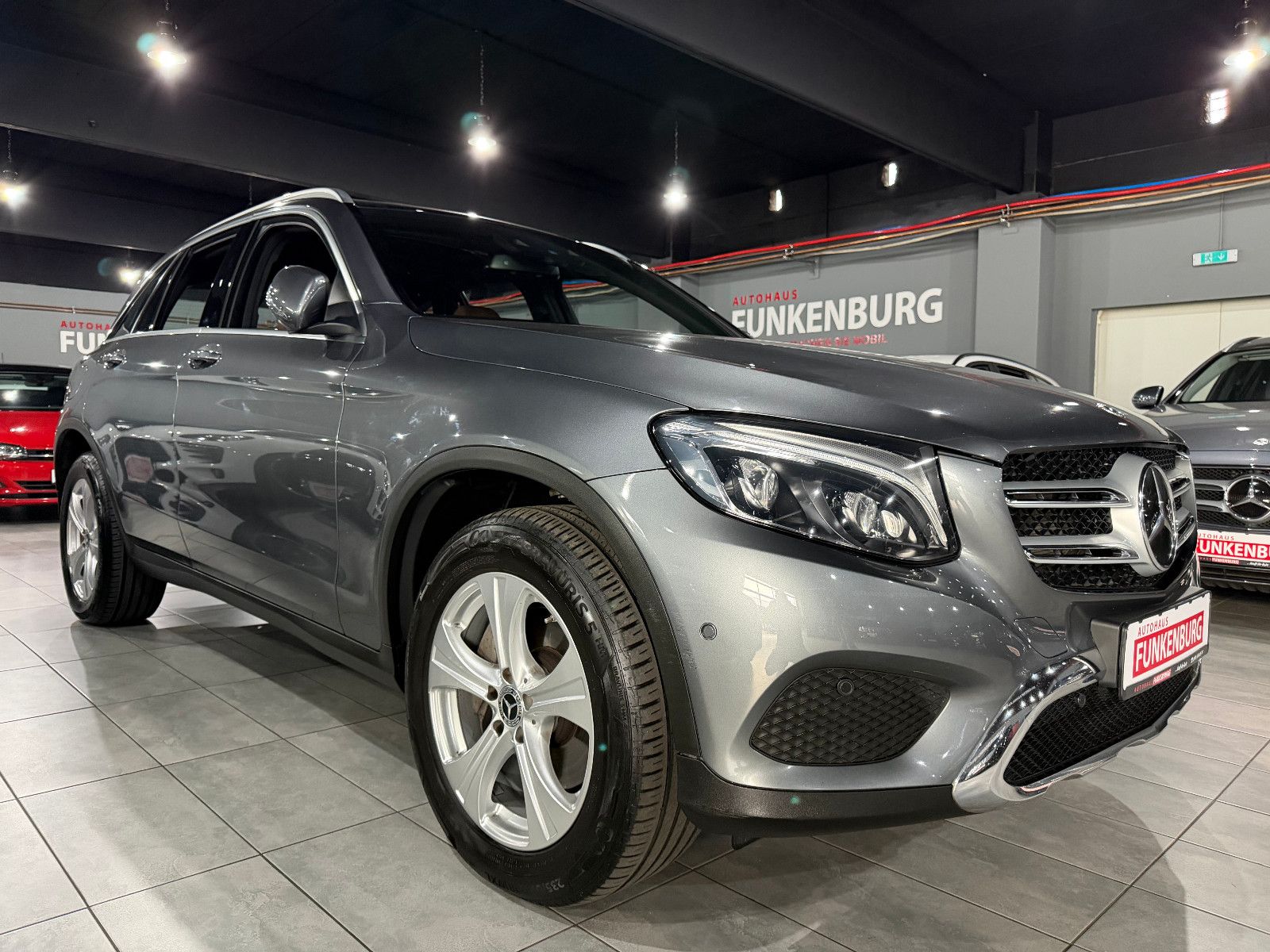 MERCEDES-BENZ GLC 250 d PANO/DISTR/BURMESTER/AUT/NAVI/LED