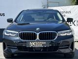 BMW 520 d Mild Hybrid  LIMO*HUD*STHZ* LED*KAMERA*LIV - BMW 520: mit Anhängerkupplung