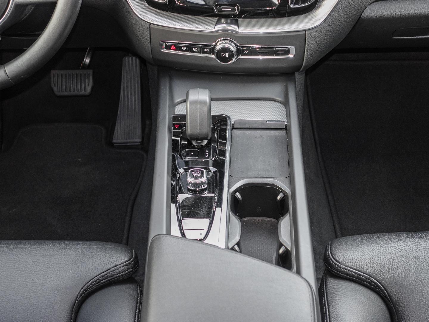 Volvo XC60 Core 2WD B4 Benzin EU6d Digitales Cockpit M