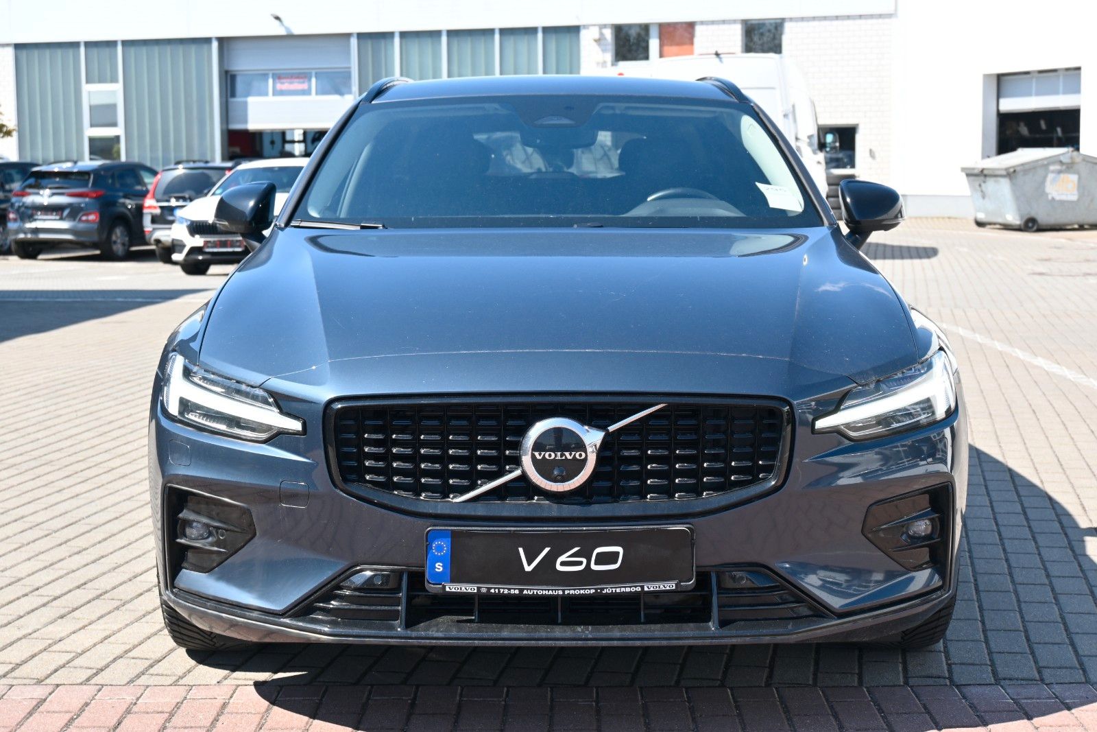 Fahrzeugabbildung Volvo V60 B4  Diesel Plus Dark *H&K*LED*360*LED*FSHZG