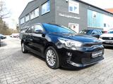 Kia Rio 1.2 Dream-Team Editon Klim/PDC/Sitzhzg - Kia Rio mit Benzin-Antrieb: Limousine, Schaltgetriebe