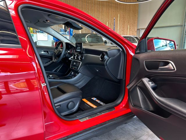 Mercedes-Benz GLA 200 *ACC*PDC*NAVI*TOTWINKEL*KLIMA*LED*