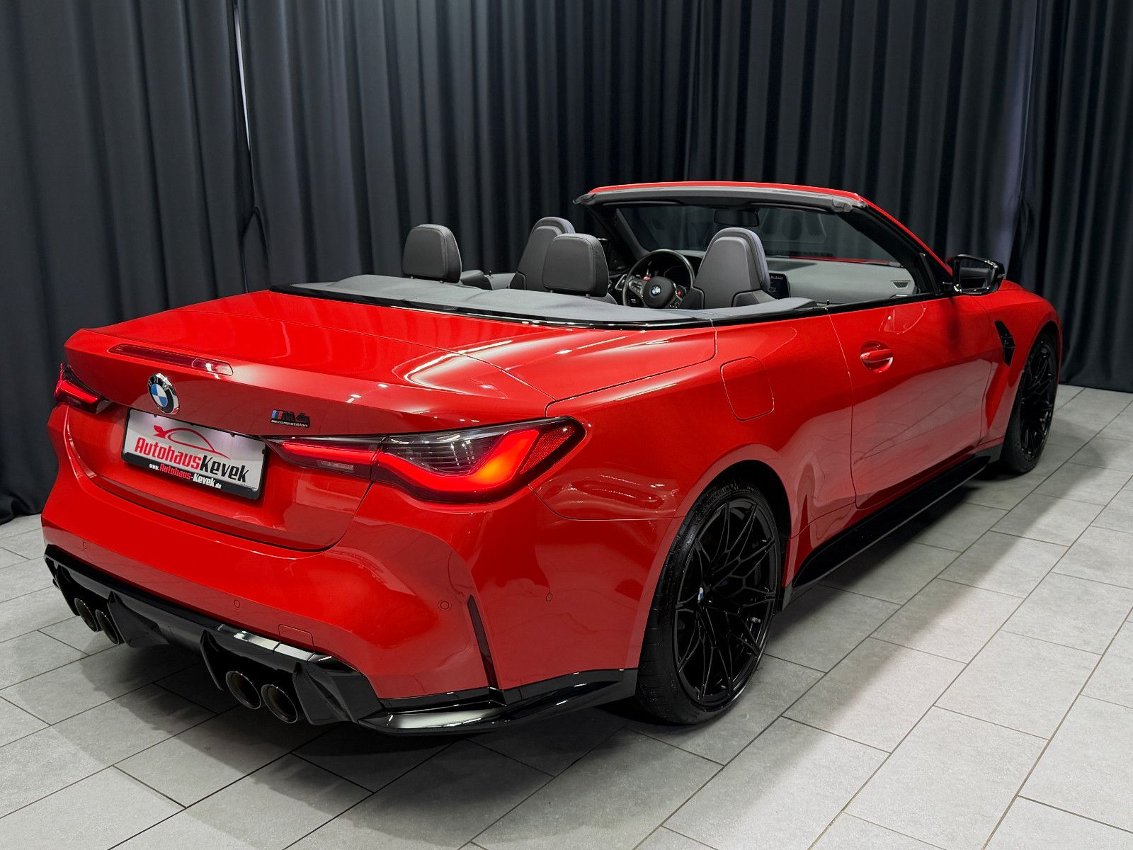 Fahrzeugabbildung BMW M4 Cabrio xDrive Competition|LASER|CARBON|HEAD-U