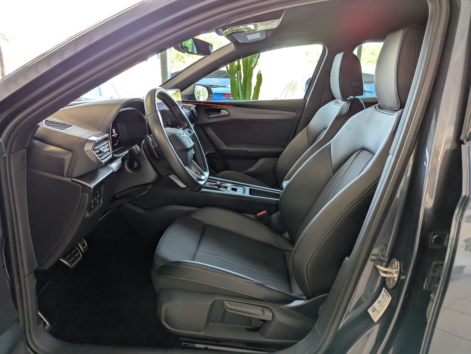 Fahrzeugabbildung CUPRA Leon 1.5 e-Hybrid Matrix Edge-Intelligent-Paket