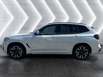 صورة 2 لـ 2024 BMW IX3