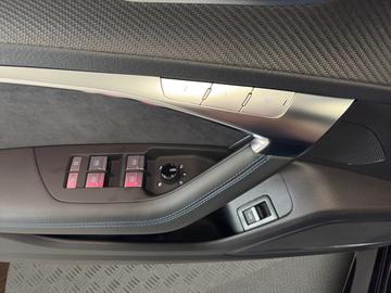2025 AUDI RS6 缩略图 13