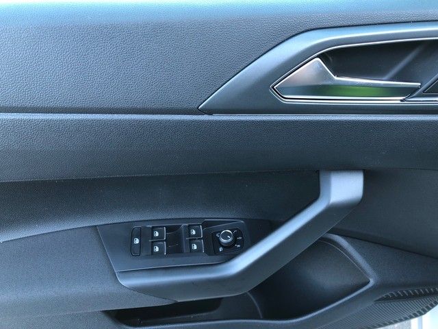 Fahrzeugabbildung Volkswagen Taigo 1.5TSI DSG R-Line PANO+MATRIX+ACC+PARKLNK+