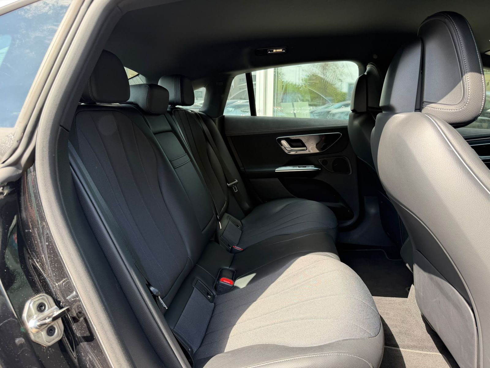 Fahrzeugabbildung Mercedes-Benz EQE 300 Advan WIDES+LEDER+LED+STNDHZ+NAVI+KAM+