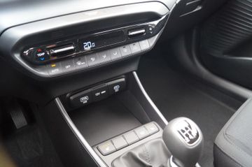 Hyundai i20 1.2 KLIMAAUTOMATIK-ALU16-NAVI-KAMERA-SHZG-