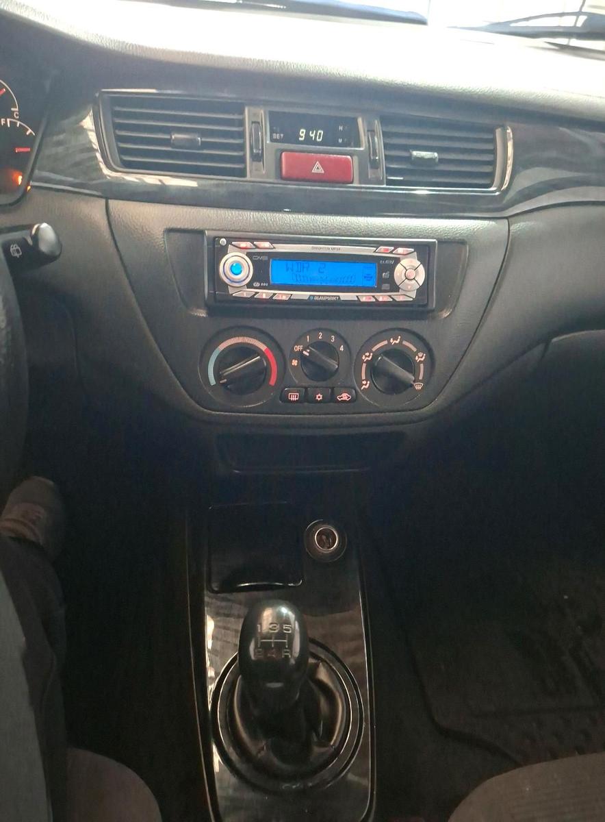 Mitsubishi Lancer 2005 — interior