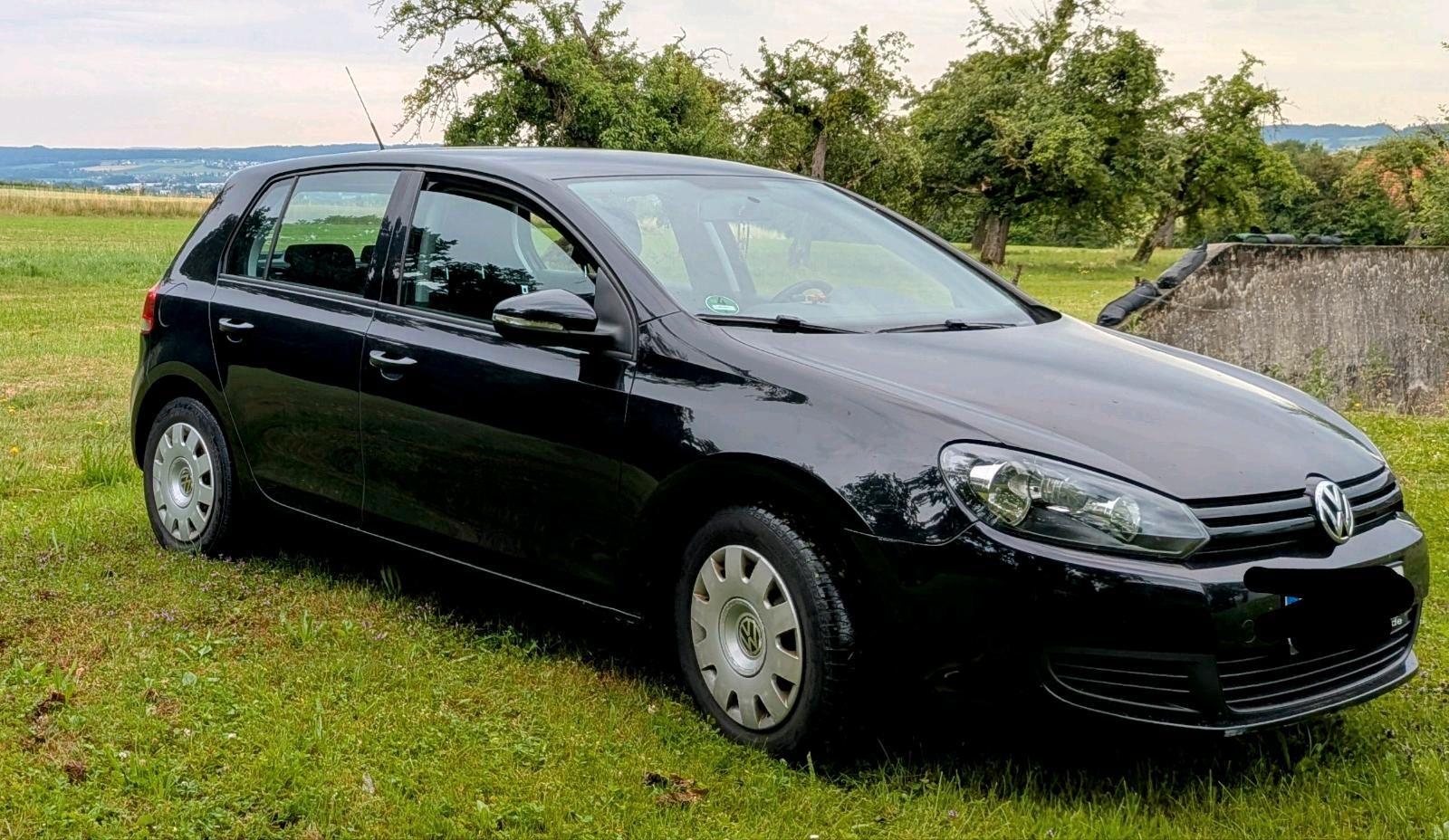 Volkswagen Golf 2011 — rear view