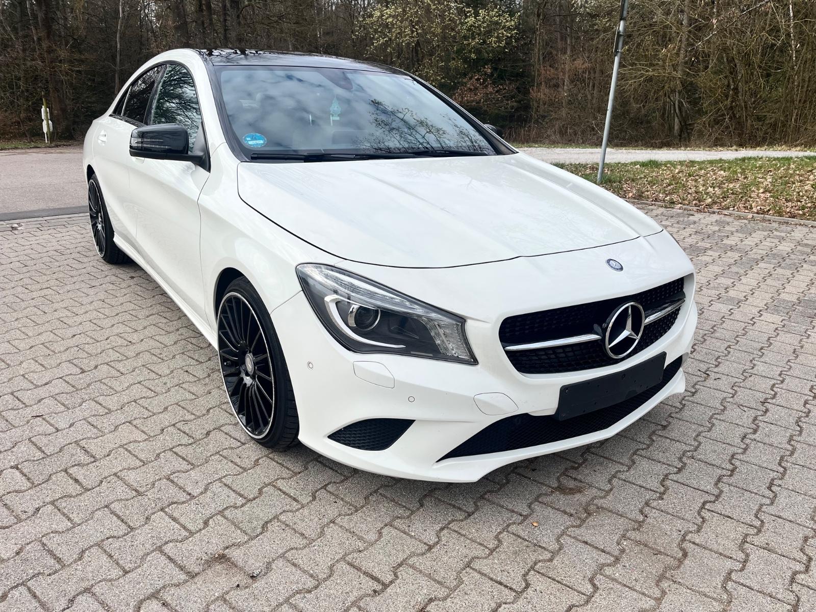 Mercedes-Benz CLA 200 Urban Leder Kamera Panorama Night Paket